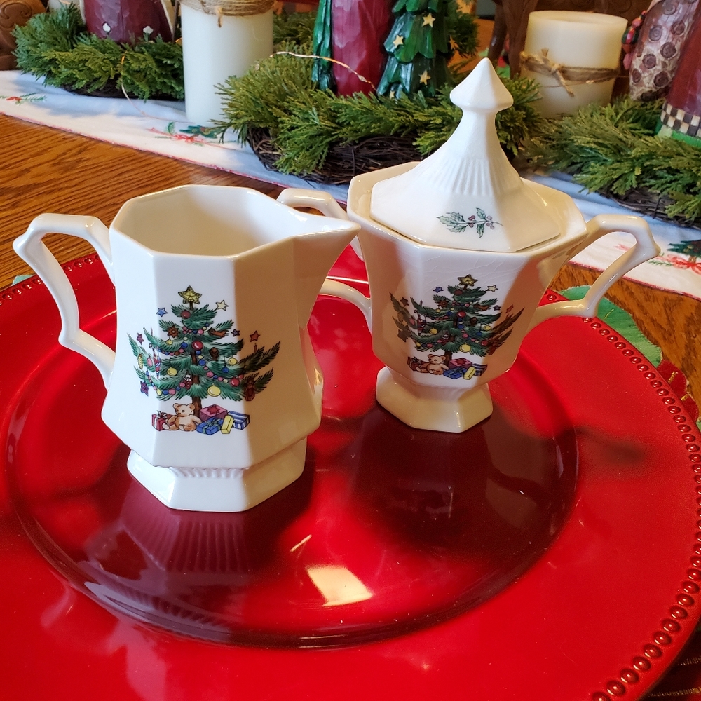 CHRISTMAS DINING Nikko Christmastime  cream and sugar set